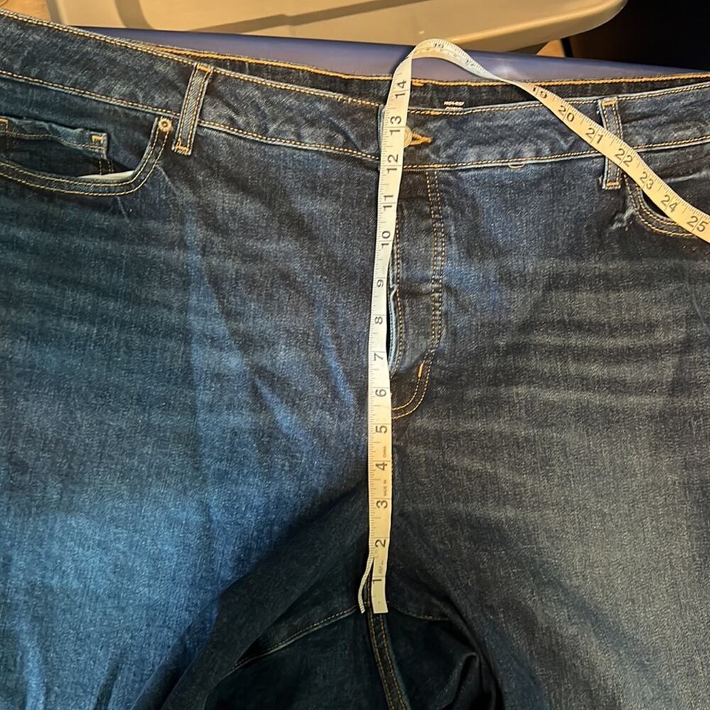 Old Navy Curvy High-Waisted Button-Fly OG Straight Cut-Off Ankle Jeans - Picture 15 of 16